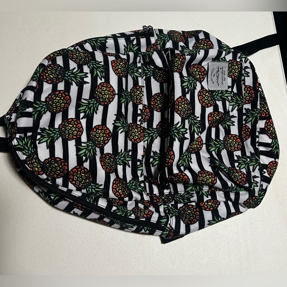 Backpack - Picture 4 of 6